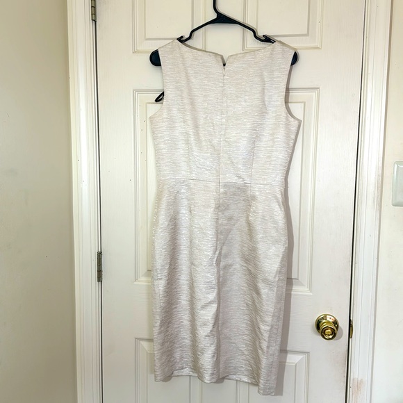 David Meister Cream Sheath Dress With A Subtle Shine To It Size 8 - Picture 5 of 8